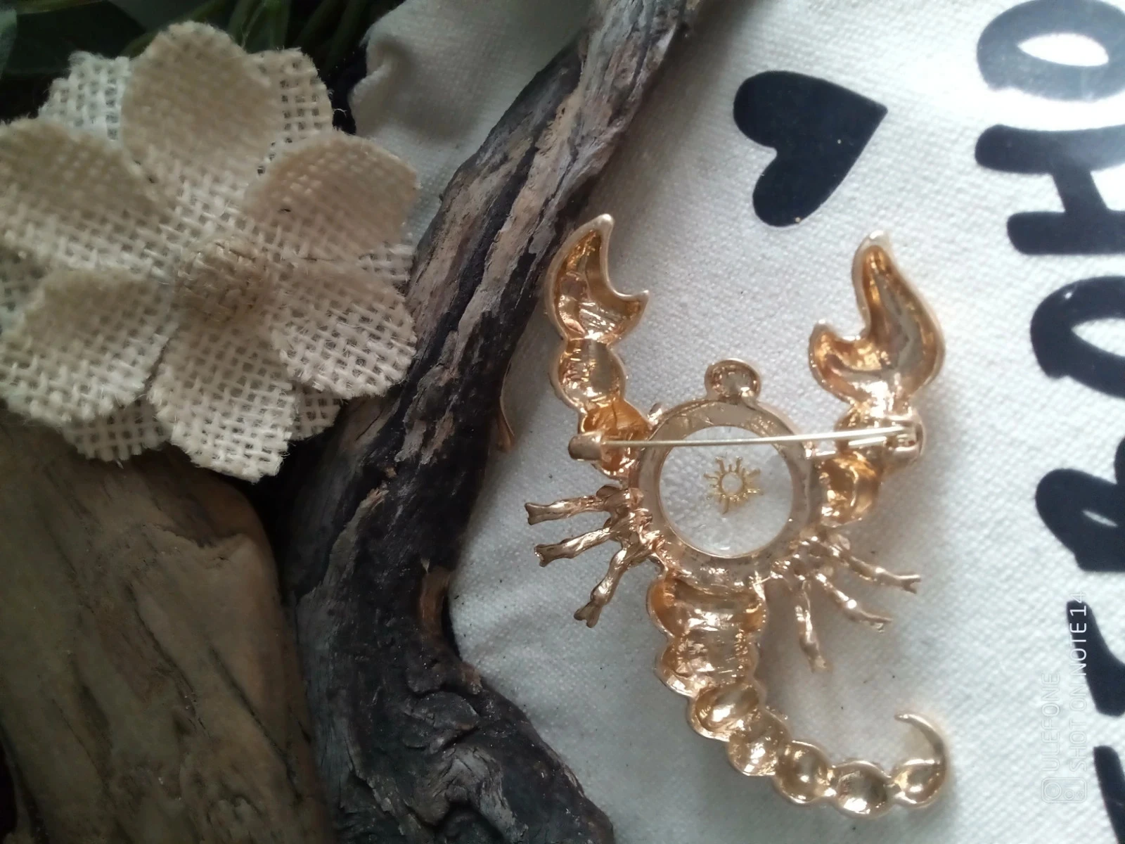 Broche scorpion acier doré et cabochon en verre – photo 4